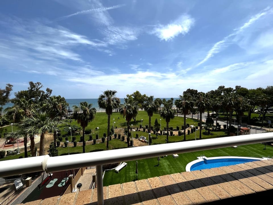Pool view, Sea view