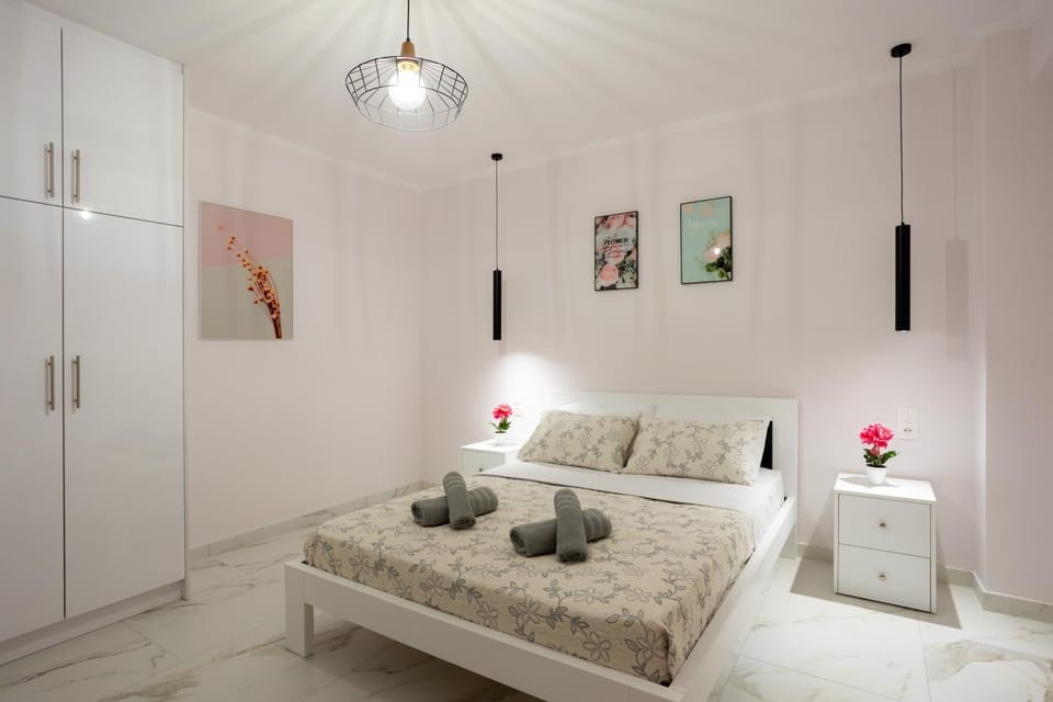 Bed, Photo of the whole room, Bedroom, towels, wardrobe