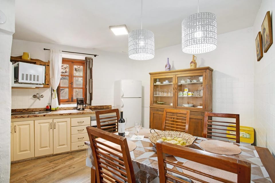 Property building, Kitchen or kitchenette, Living room