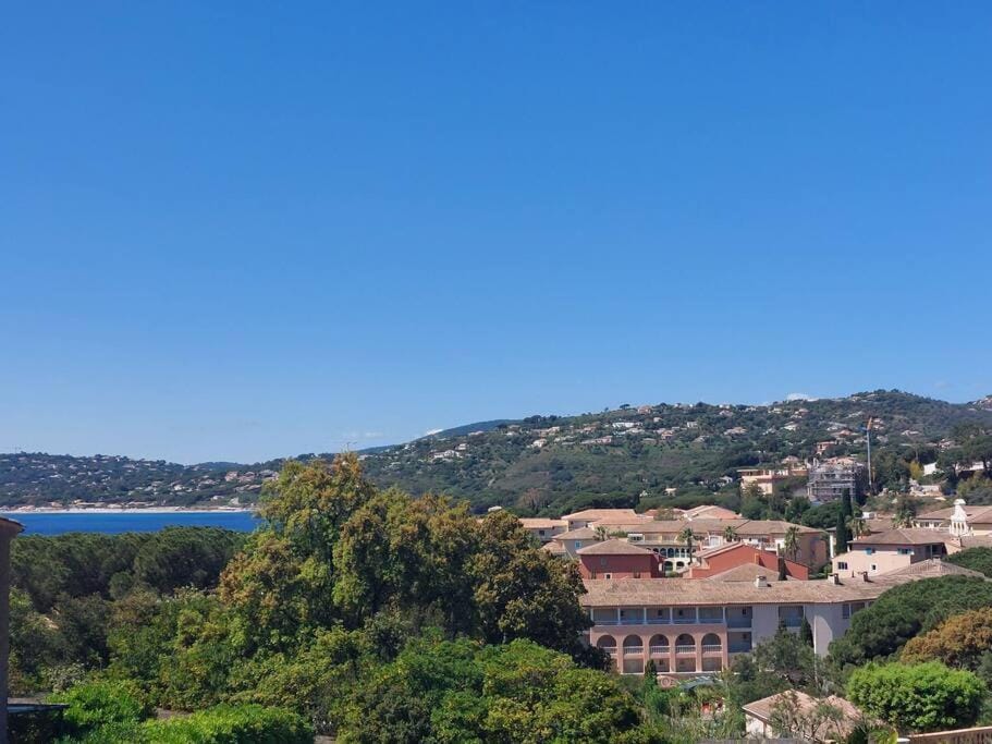 Mountain view, Sea view