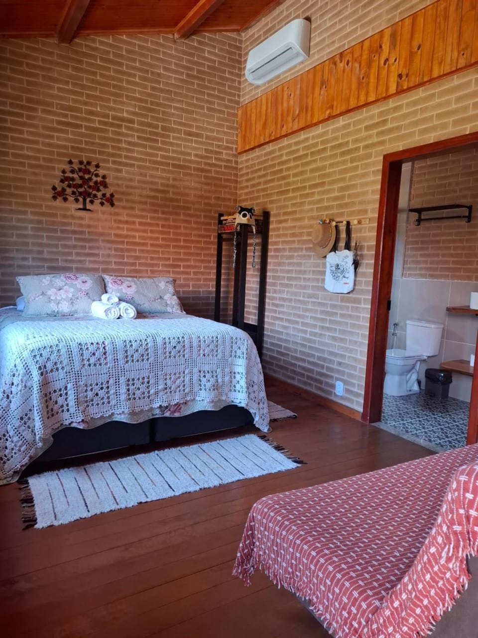 Bed, Bedroom, air conditioner