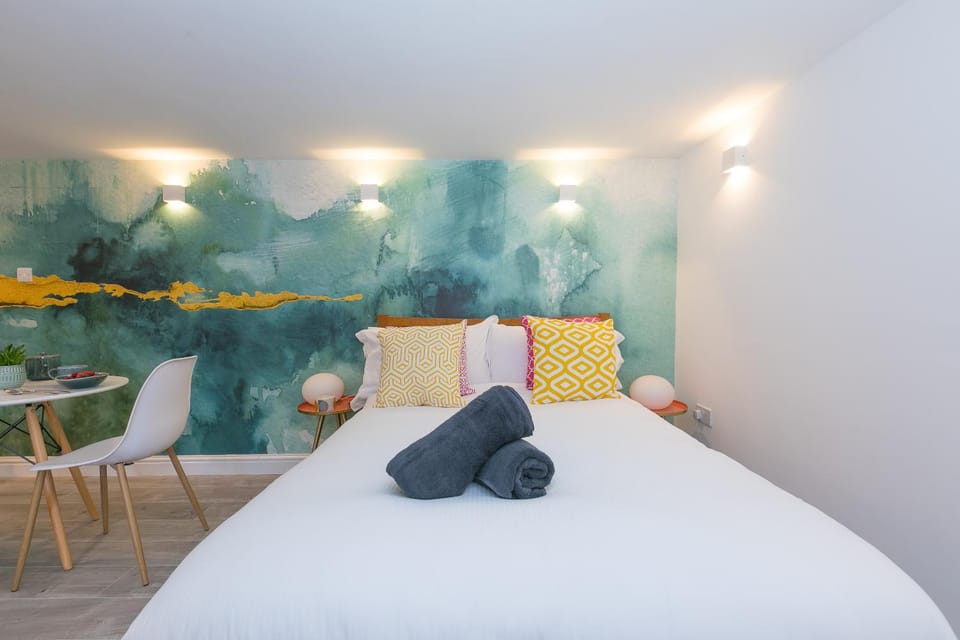 Property building, Bed, towels