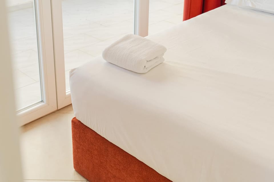 Bed, Photo of the whole room, Bedroom, towels