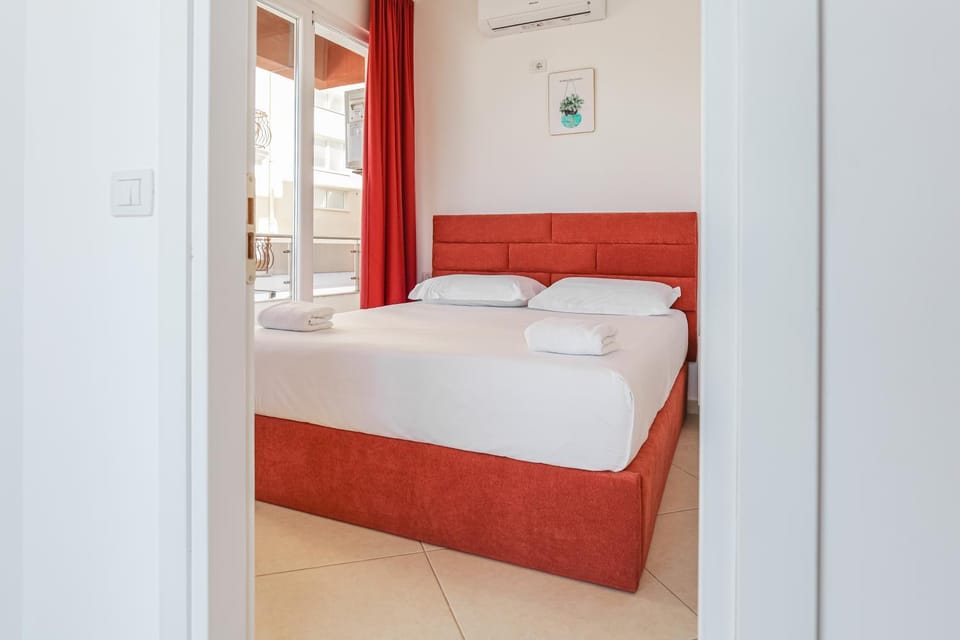 Bed, Photo of the whole room, Bedroom, air conditioner