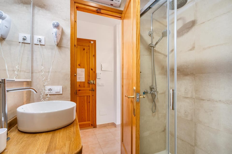 Toilet, Bathroom, towels
