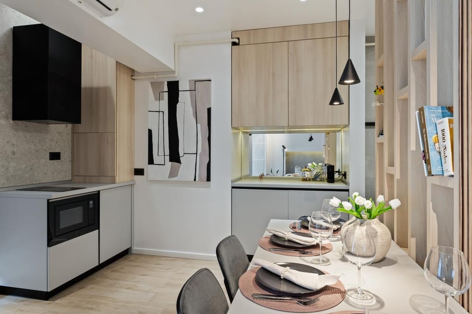 Kitchen or kitchenette, Dining area, stove
