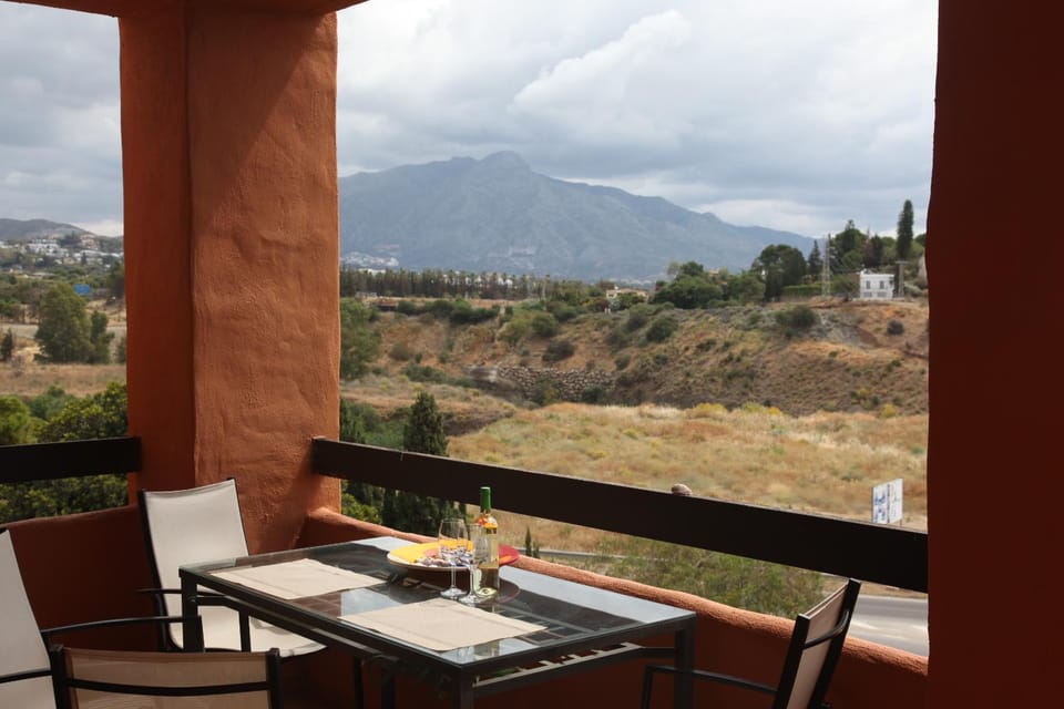 Day, Natural landscape, View (from property/room), Balcony/Terrace, Dining area, Mountain view