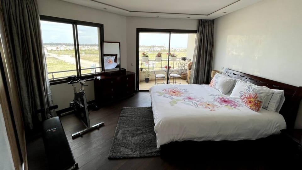 Bed, Balcony/Terrace, Photo of the whole room, Bedroom, Garden view, Sports