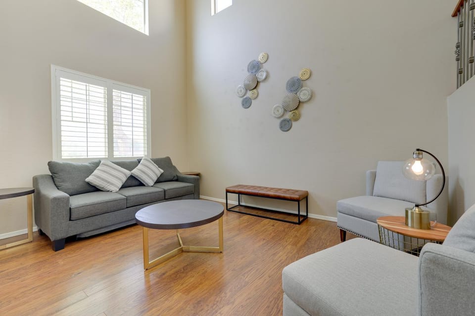 Pool, Fire Pit: Luxe Family Home in Goodyear House in Goodyear