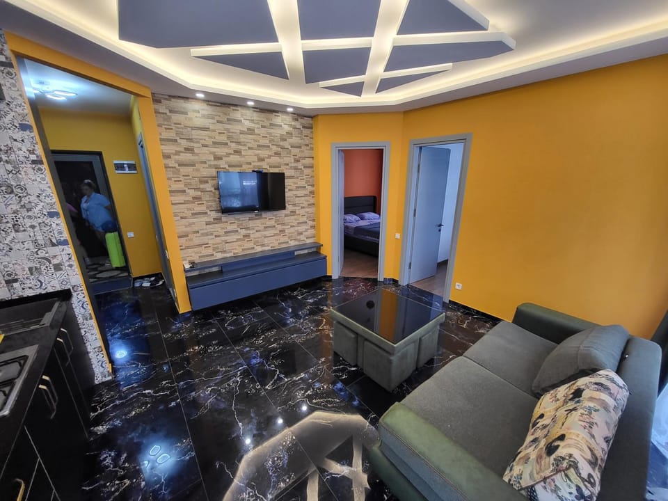 Communal lounge/ TV room, TV and multimedia, Kitchen or kitchenette, Living room, Seating area, Evening entertainment