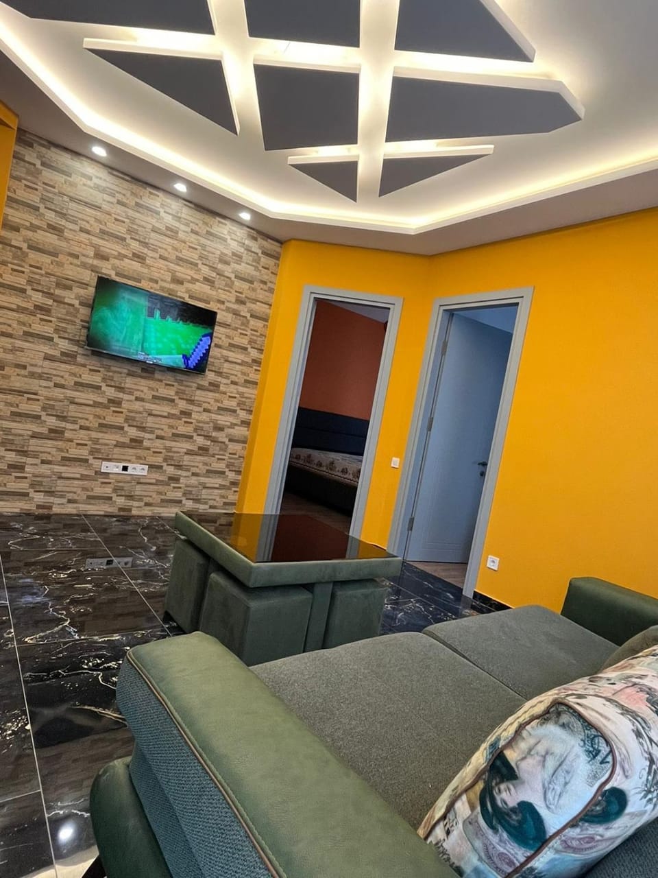 Communal lounge/ TV room, TV and multimedia, Living room, Seating area, Evening entertainment
