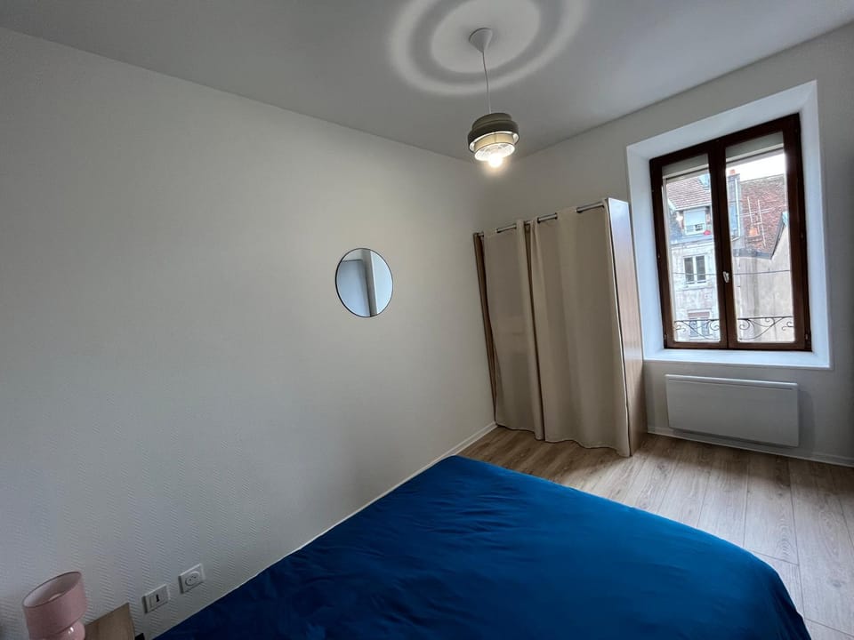 Photo of the whole room, Bedroom