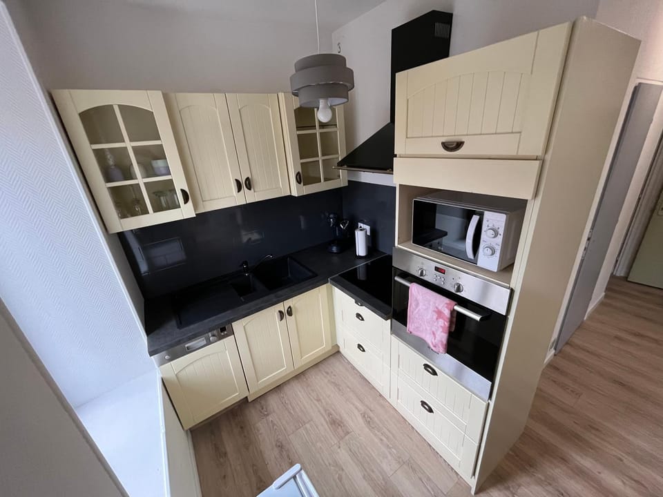 Kitchen or kitchenette, stove