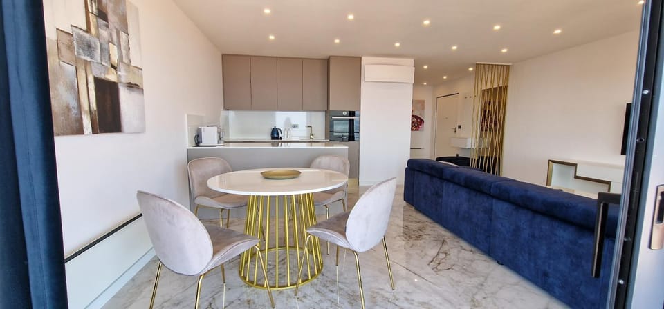 Kitchen or kitchenette, Living room, Dining area