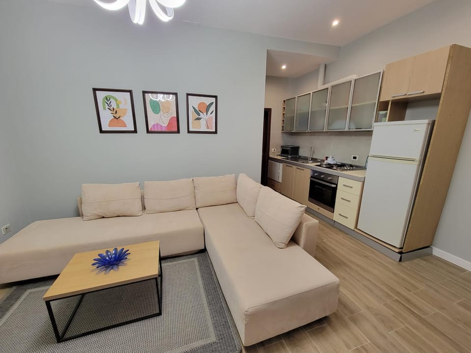 Living room, Dining area, oven