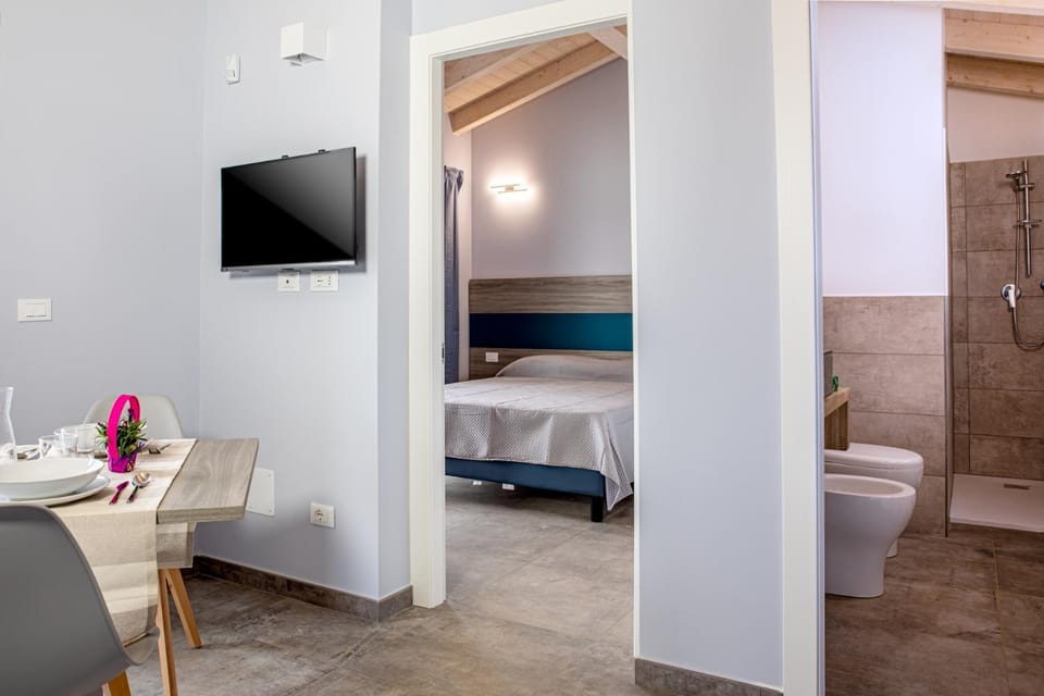 Toilet, Bed, Bathroom, Photo of the whole room, Bedroom