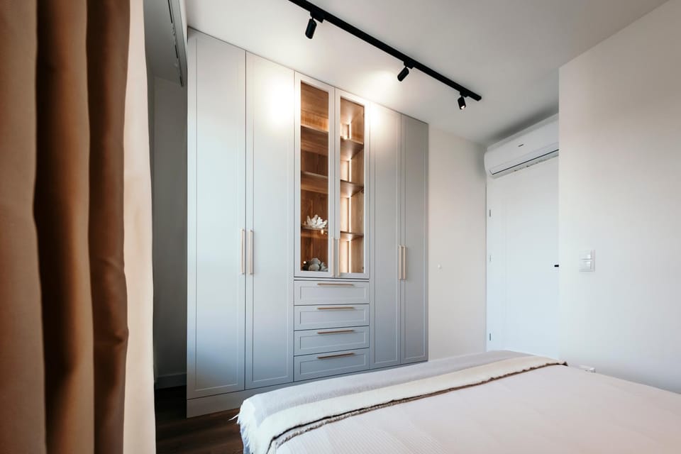 Bed, Bedroom, wardrobe, air conditioner