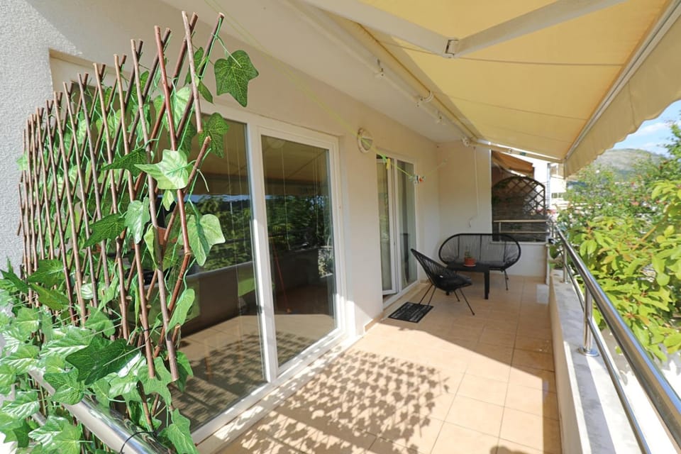 Patio, Spring, Day, Garden, View (from property/room), Balcony/Terrace, Garden view