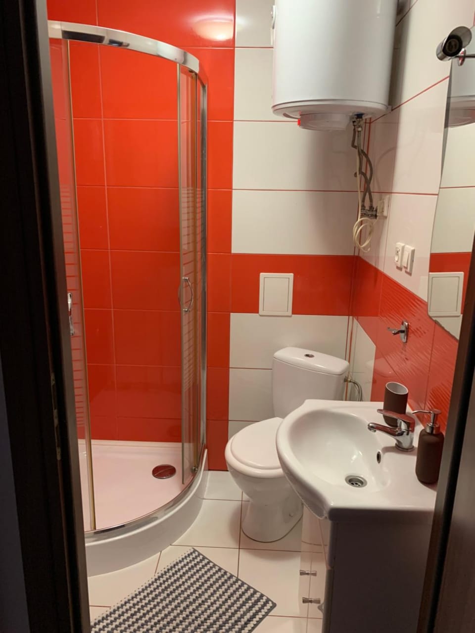 Shower, Toilet, towels