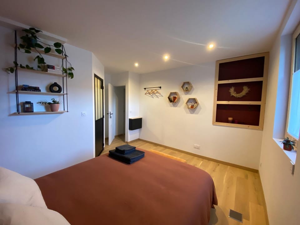 Bed, Photo of the whole room, Bedroom