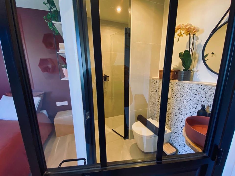 Shower, Toilet, Bathroom