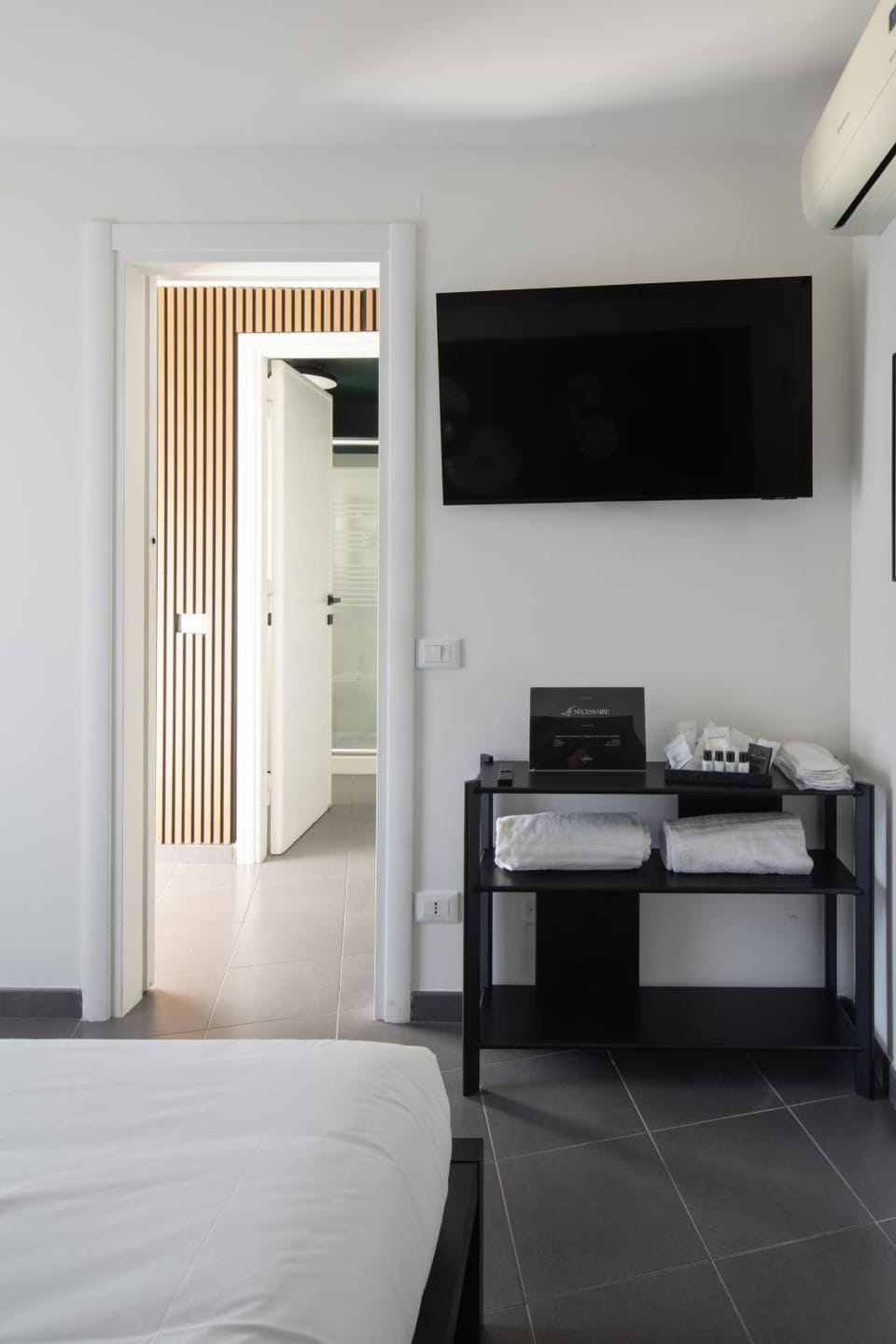 Bed, Photo of the whole room, Bedroom, air conditioner