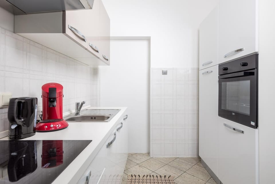 Kitchen or kitchenette, pet friendly, stove