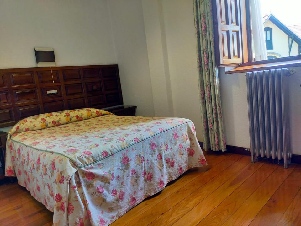 hotel el nogal de quijas Hotel in Western coast of Cantabria
