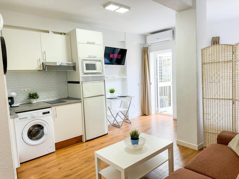 Carvajal Beach - Turistea Suites Apartment in Fuengirola