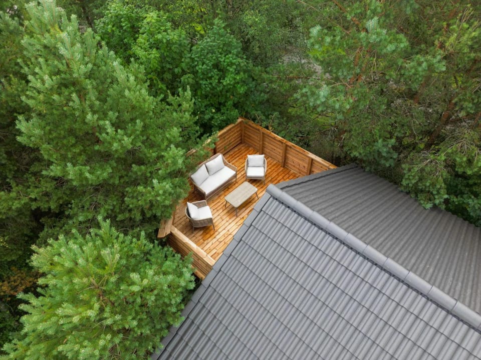 Property building, Balcony/Terrace, furniture