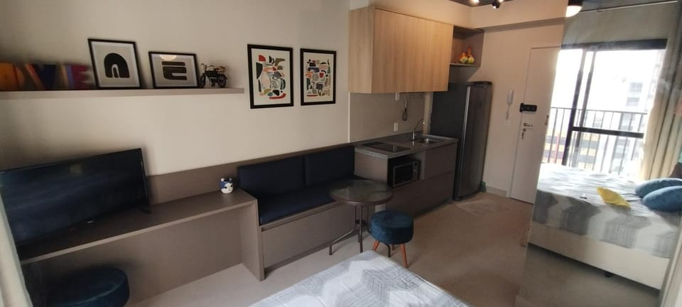Kitchen or kitchenette, minibar