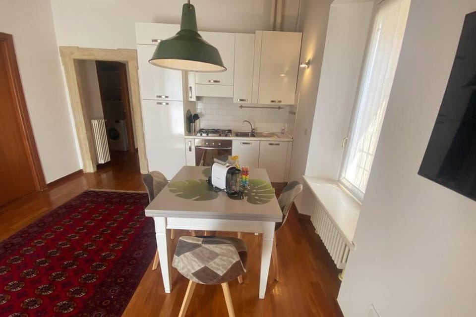 Kitchen or kitchenette, Dining area, pet friendly, stove, air conditioner, air conditioner