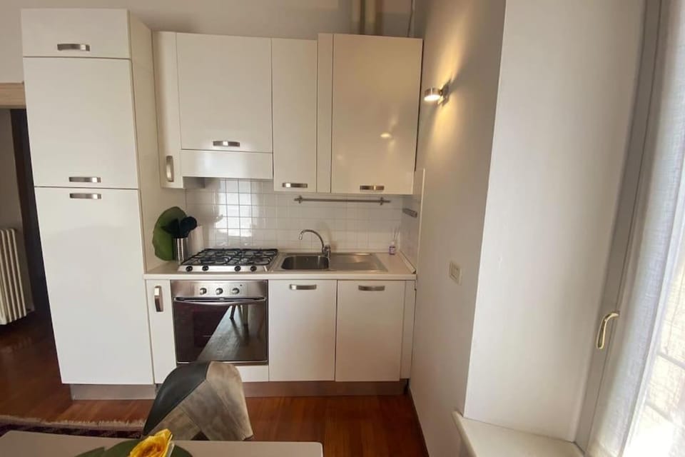 Kitchen or kitchenette, dishwasher, oven, pet friendly, stove