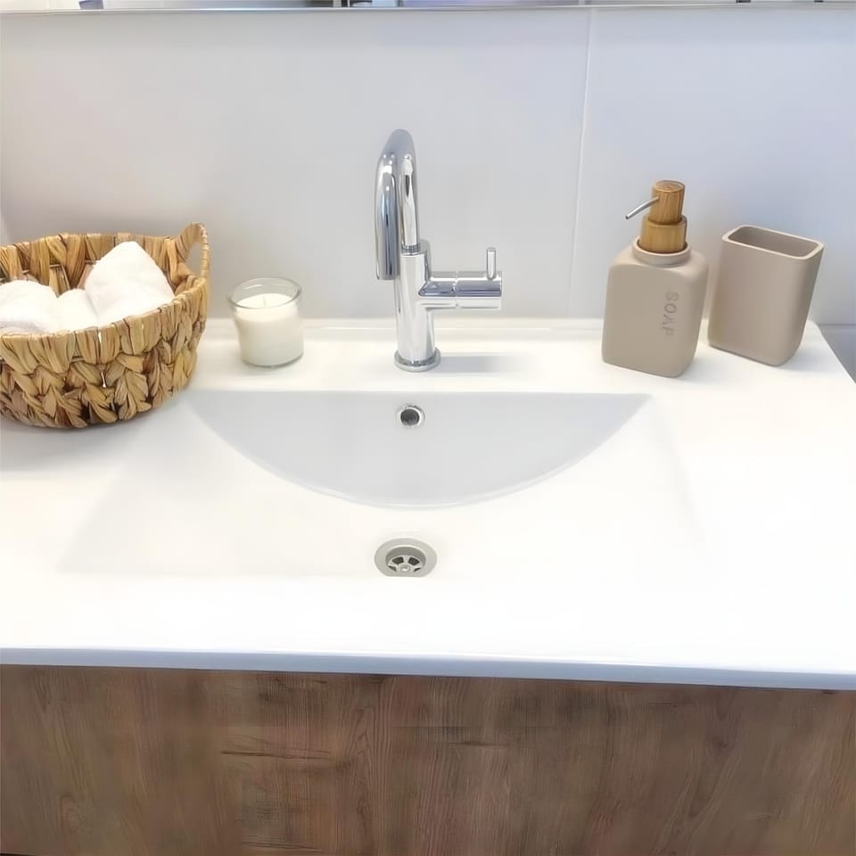 Bathroom, towels