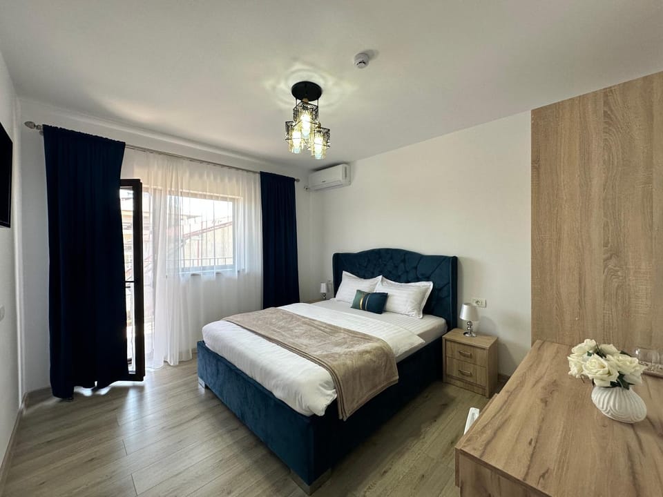 Bed, Bathroom, Balcony/Terrace, Photo of the whole room, Bedroom, towels, wardrobe, air conditioner