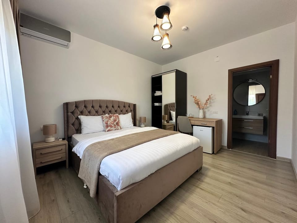 Shower, Toilet, Bed, Bathroom, Balcony/Terrace, Photo of the whole room, Bedroom, hair dryier, towels, wardrobe, air conditioner
