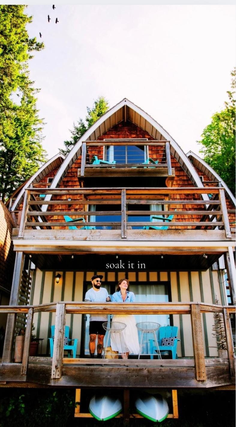 Jade Resort-Oceanfront Suites in Gowlland Harbour Apartment in Campbell River