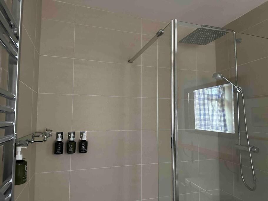 New luxury self-contained studio Apartment in South Somerset District