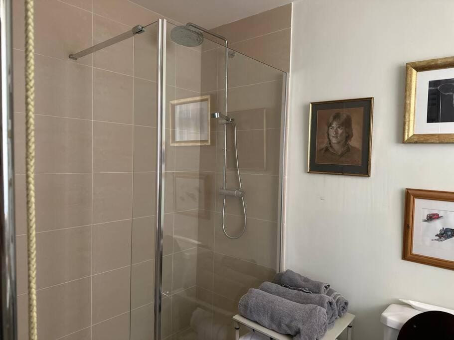 New luxury self-contained studio Apartment in South Somerset District