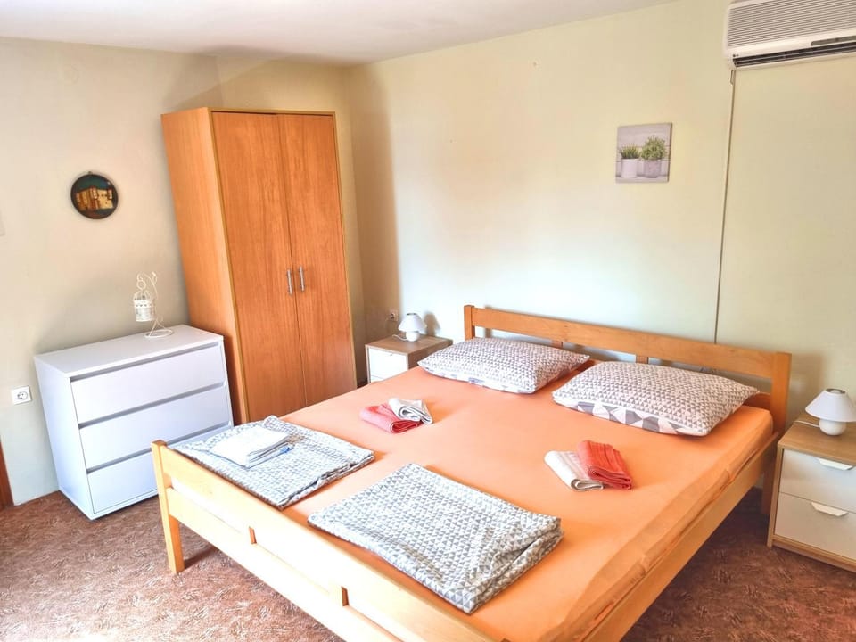 Bed, Bedroom, towels, wardrobe, air conditioner