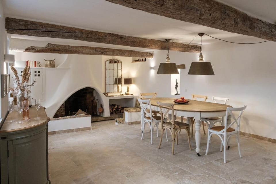 Living room, Seating area, Dining area, flat iron