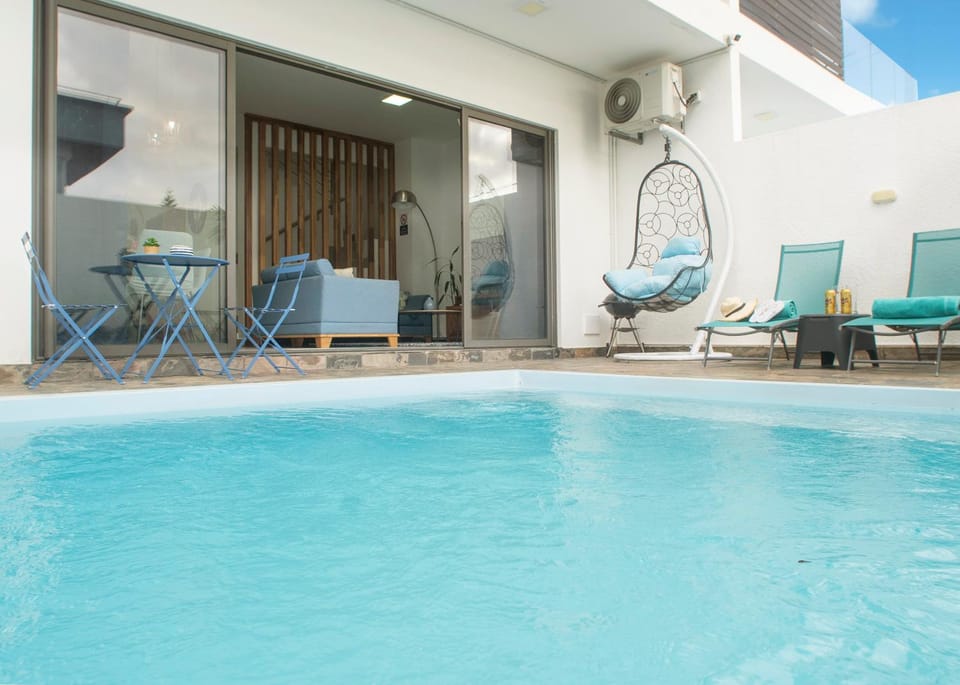 Day, Swimming pool, sunbed