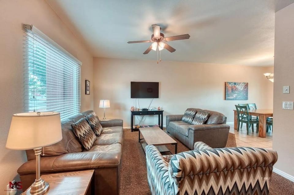 Communal lounge/ TV room, Living room, Seating area, Evening entertainment, fireplace