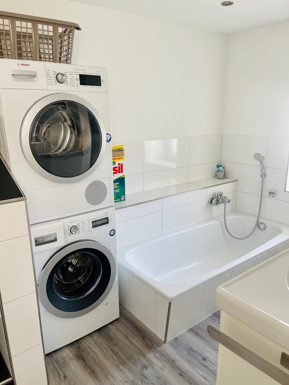 Bathroom, Bath, washing machine, dryer