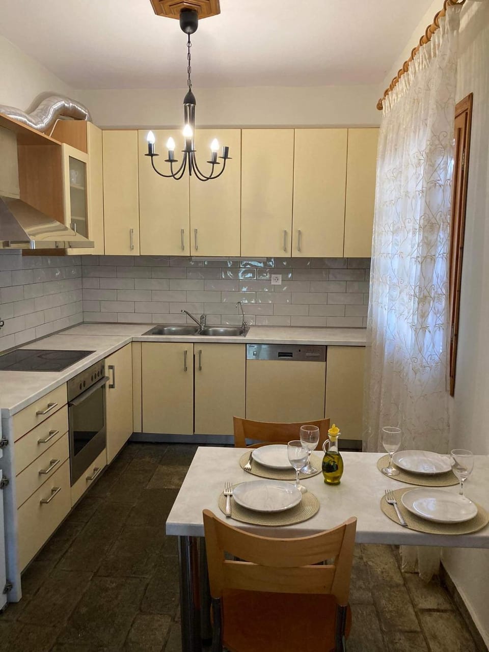Kitchen or kitchenette, Dining area, dishwasher, pet friendly, stove