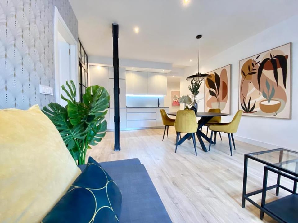 Living room, Seating area, Dining area