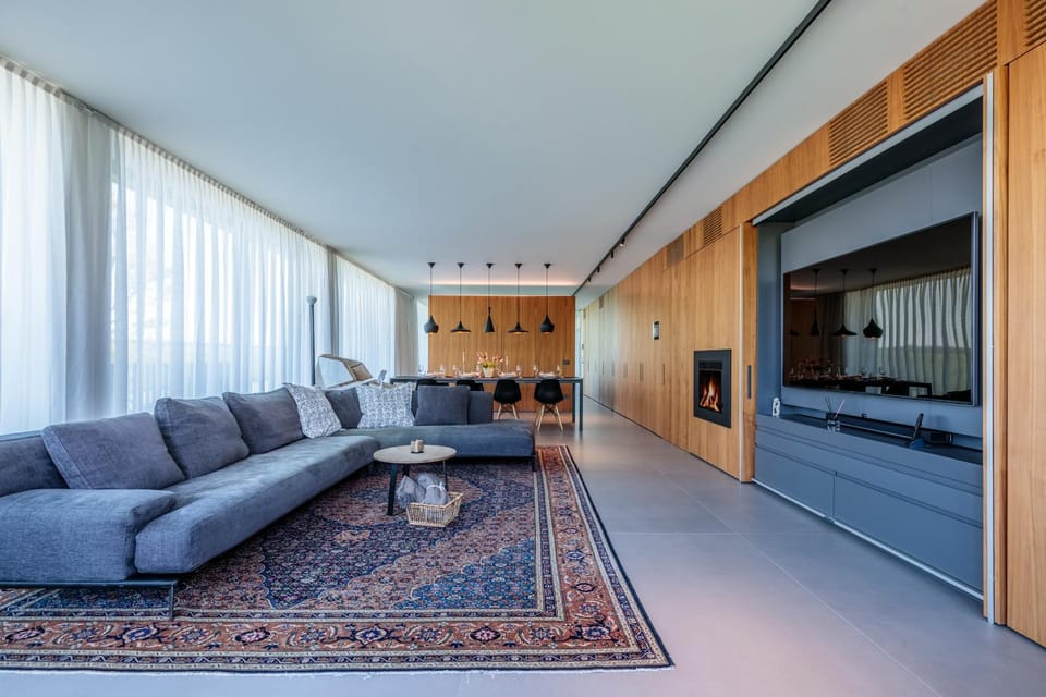 Communal lounge/ TV room, TV and multimedia, Living room, Seating area, Evening entertainment