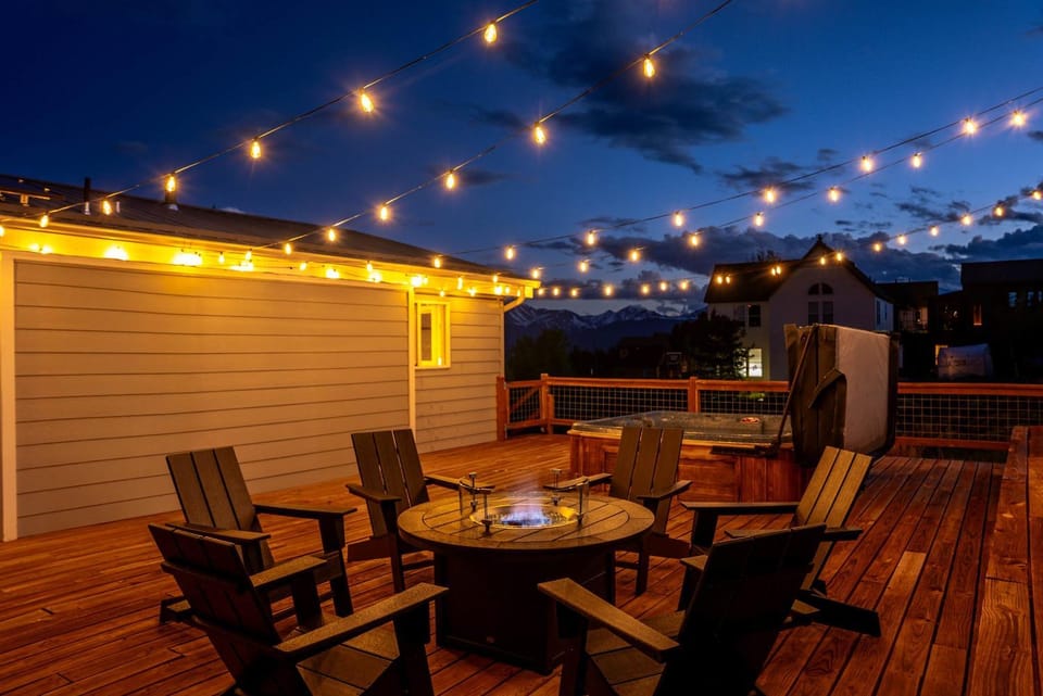 Night, View (from property/room), Balcony/Terrace, Seating area