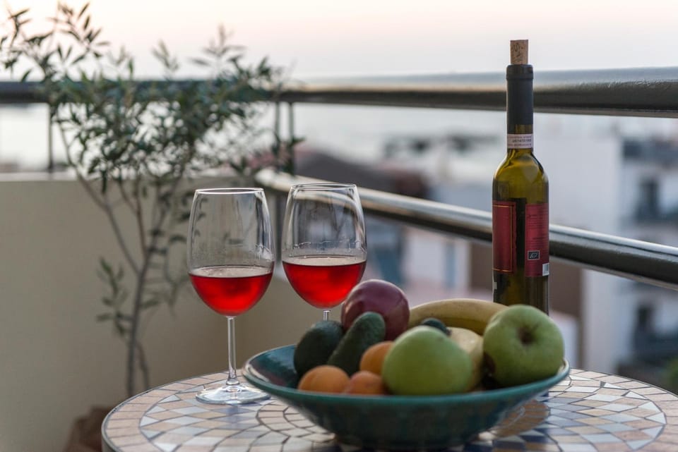 Enjoy Sunsets at Fully Equipped Seaside apt Apartment in Chania