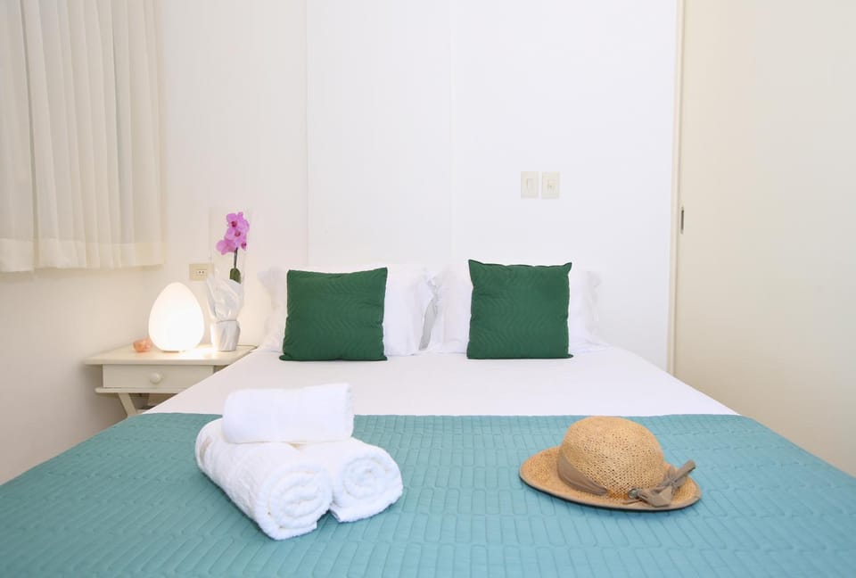 Bedroom, towels